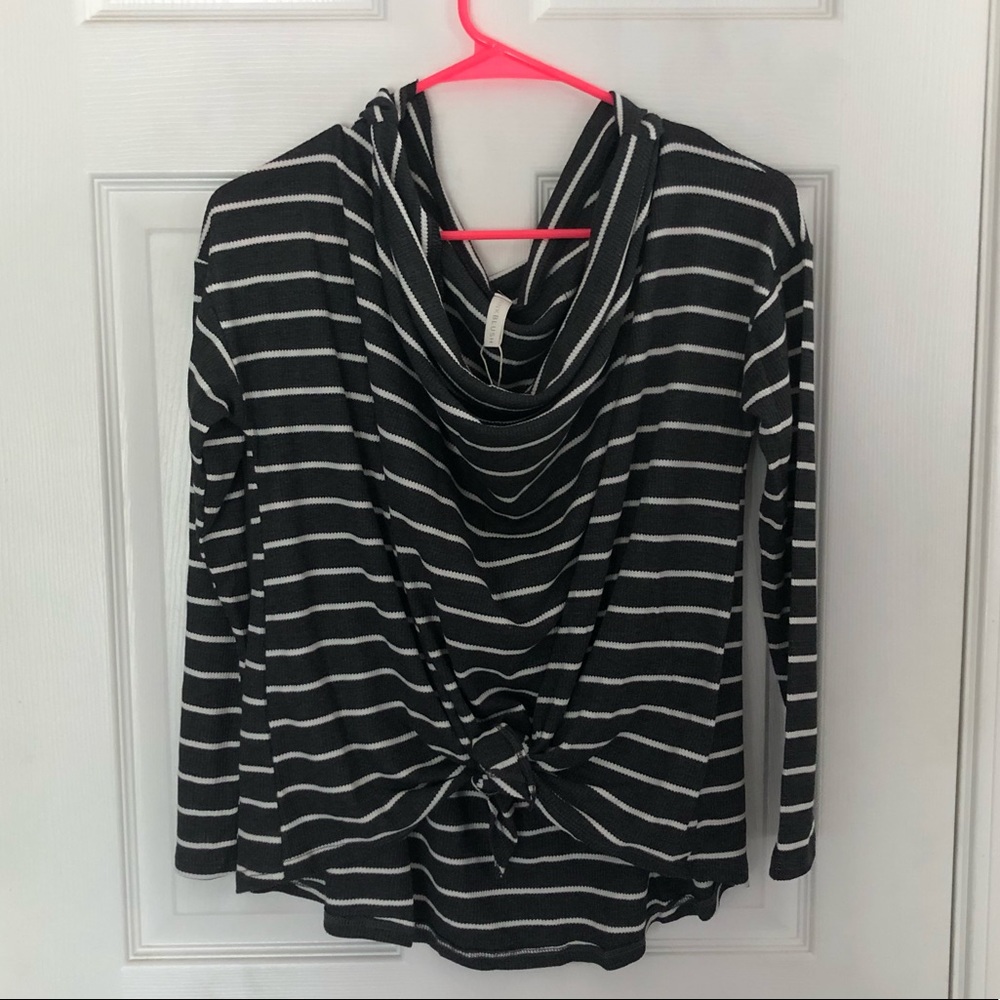 Pinkblush tie front top size medium